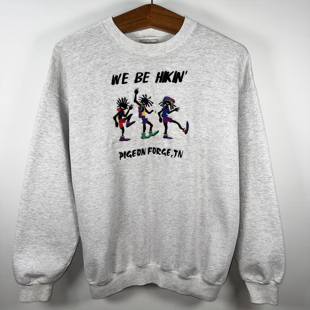 VTG 90’s Pigeon Forge “We Be Hikin” Ash Grey Crewneck Sweatshirt - L - Picture 1 of 5